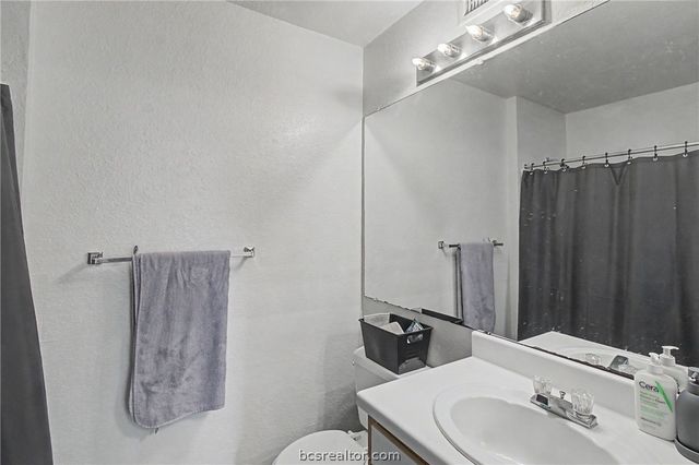 521 Southwest Parkway 103, College Station, TX 77840