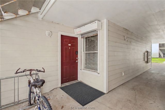 521 Southwest Parkway 103, College Station, TX 77840