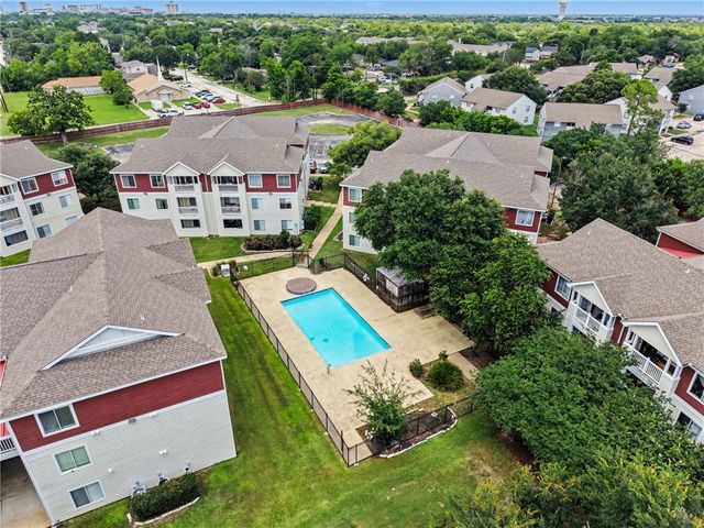 521 Southwest Parkway 103, College Station, TX 77840