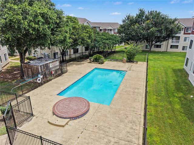 521 Southwest Parkway 103, College Station, TX 77840