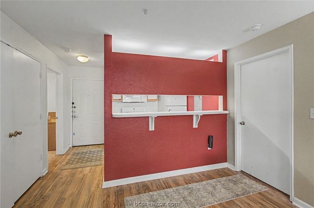521 Southwest Parkway 103, College Station, TX 77840