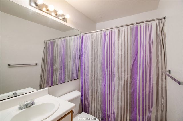 521 Southwest Parkway 103, College Station, TX 77840