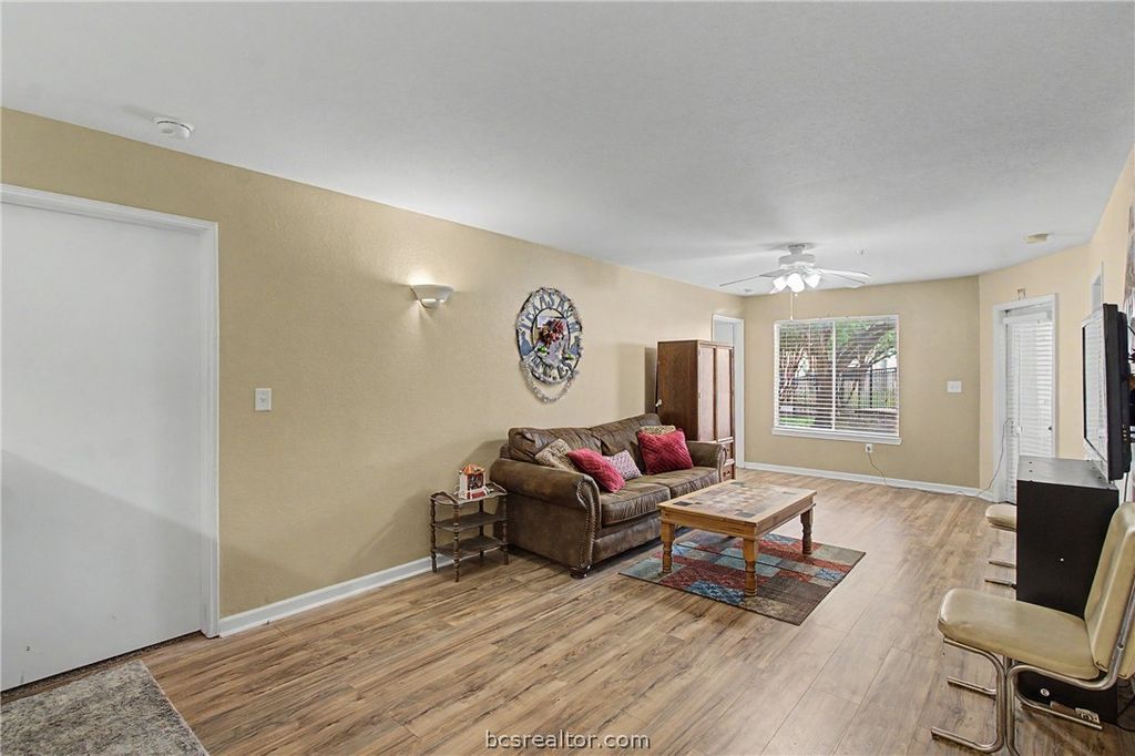 521 Southwest Parkway 103, College Station, TX 77840 — photo 2