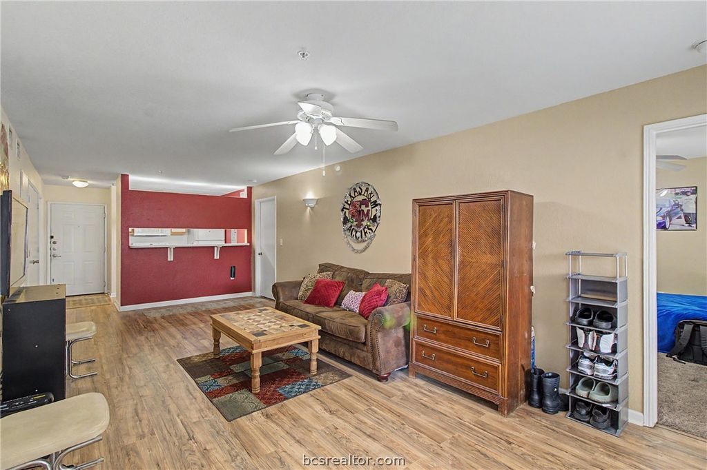 521 Southwest Parkway 103, College Station, TX 77840 — photo 3