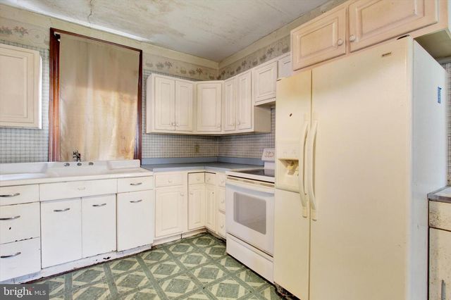 5255 LINCOLN HWY W, Thomasville, PA 17364