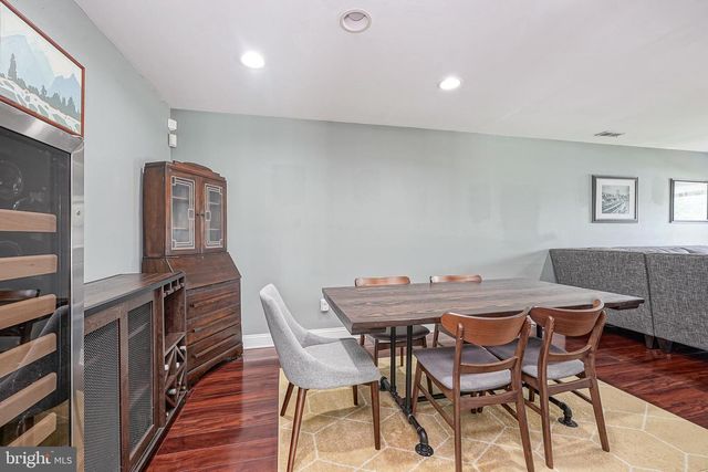 305 OLIPHANT LN, Mount Laurel, NJ 08054