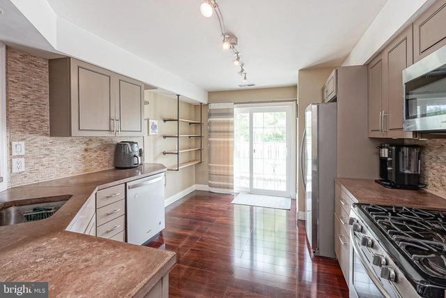 305 OLIPHANT LN, Mount Laurel, NJ 08054