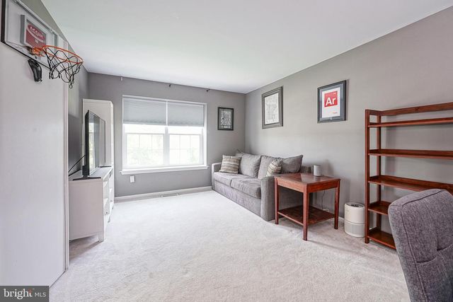 305 OLIPHANT LN, Mount Laurel, NJ 08054