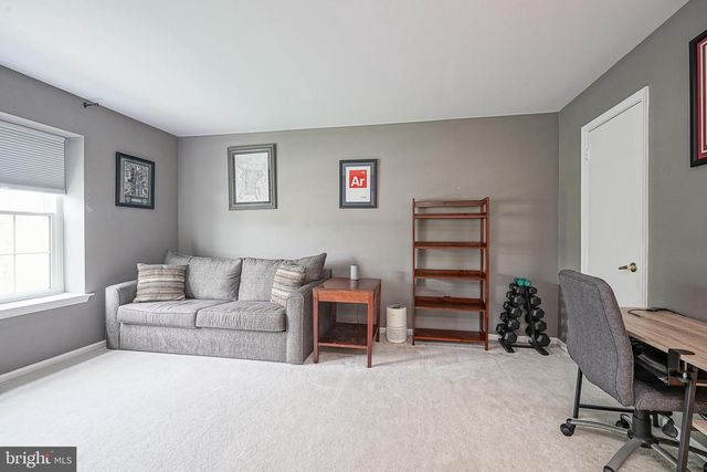 305 OLIPHANT LN, Mount Laurel, NJ 08054