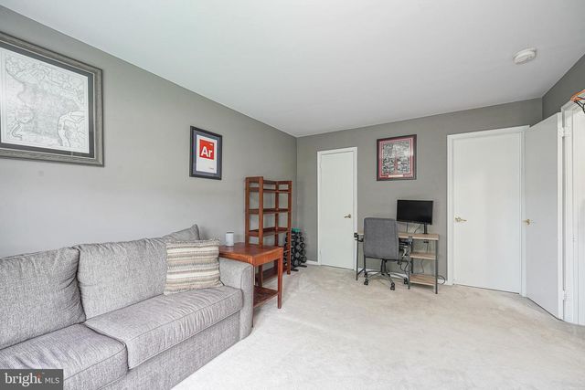 305 OLIPHANT LN, Mount Laurel, NJ 08054