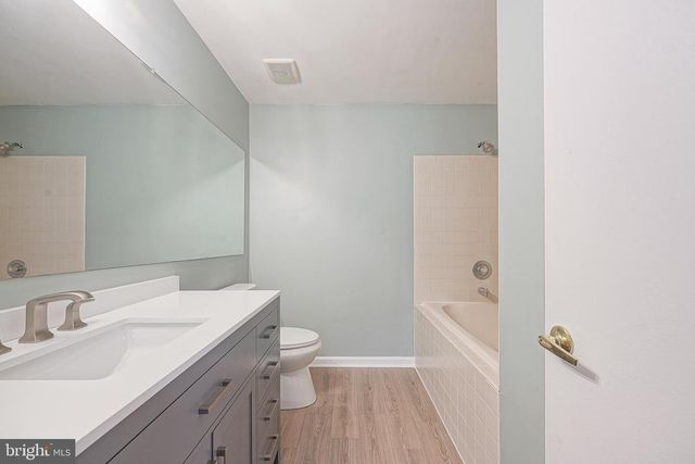 305 OLIPHANT LN, Mount Laurel, NJ 08054