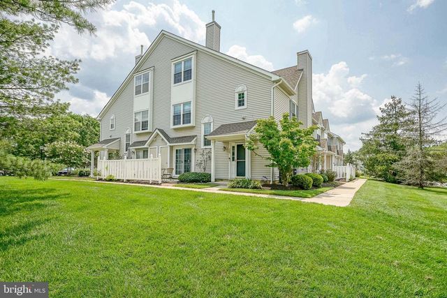 305 OLIPHANT LN, Mount Laurel, NJ 08054
