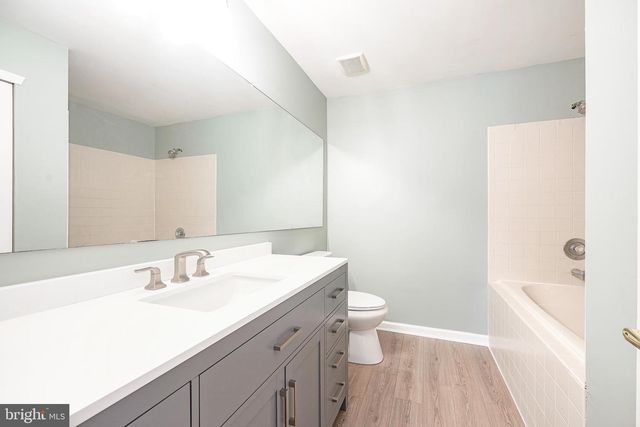 305 OLIPHANT LN, Mount Laurel, NJ 08054