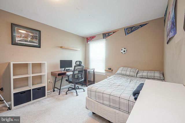 305 OLIPHANT LN, Mount Laurel, NJ 08054