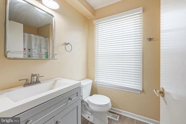 305 OLIPHANT LN, Mount Laurel, NJ 08054