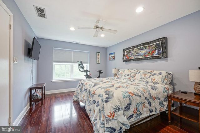 305 OLIPHANT LN, Mount Laurel, NJ 08054