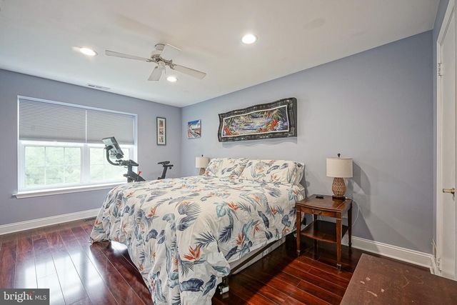 305 OLIPHANT LN, Mount Laurel, NJ 08054