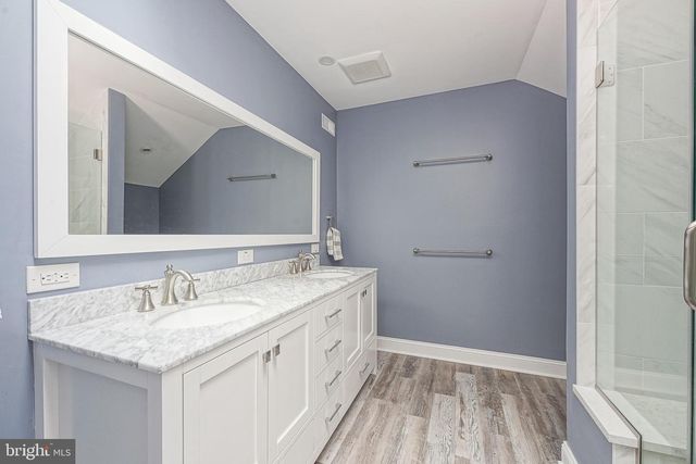 305 OLIPHANT LN, Mount Laurel, NJ 08054