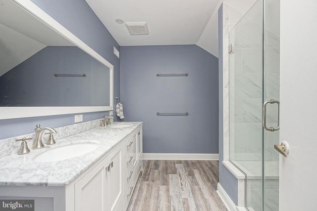 305 OLIPHANT LN, Mount Laurel, NJ 08054