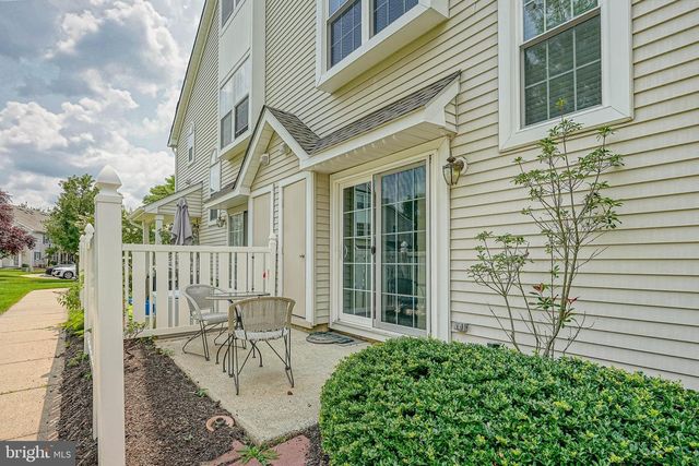 305 OLIPHANT LN, Mount Laurel, NJ 08054
