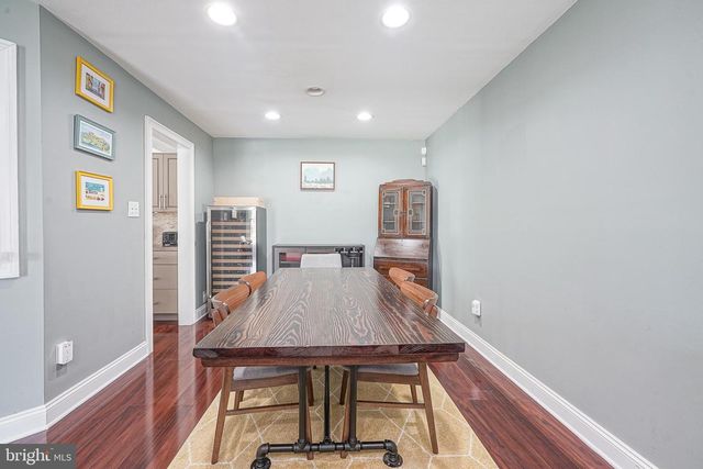 305 OLIPHANT LN, Mount Laurel, NJ 08054