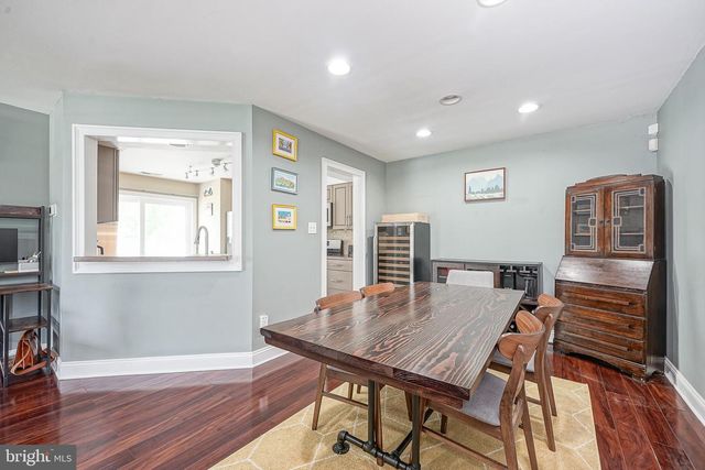 305 OLIPHANT LN, Mount Laurel, NJ 08054