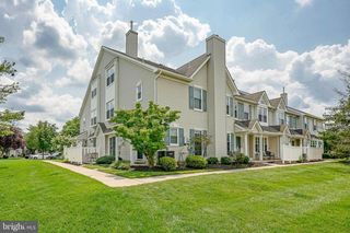 305 OLIPHANT LN, Mount Laurel, NJ 08054