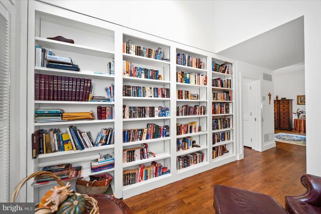 6 CARRIAGE RD, Greenville, DE 19807