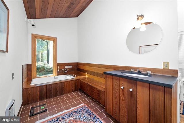 6 CARRIAGE RD, Greenville, DE 19807