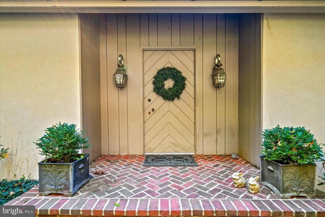 6 CARRIAGE RD, Greenville, DE 19807