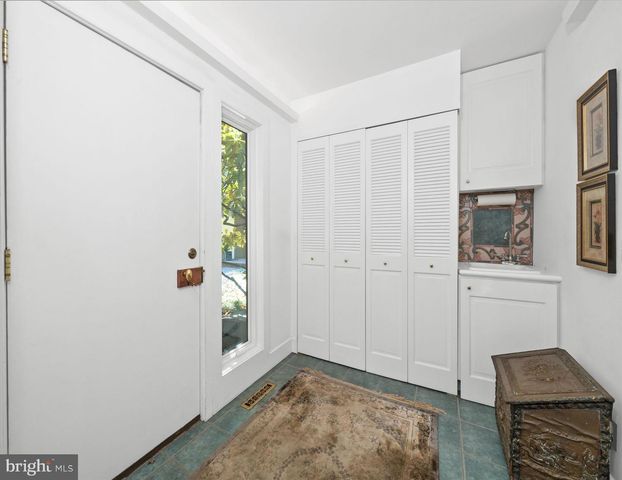 6 CARRIAGE RD, Greenville, DE 19807