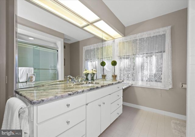 6 CARRIAGE RD, Greenville, DE 19807