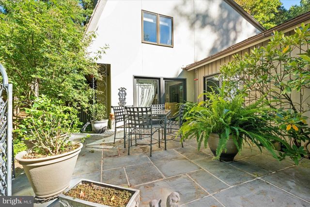 6 CARRIAGE RD, Greenville, DE 19807