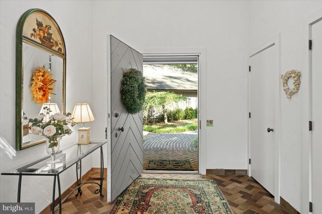 6 CARRIAGE RD, Greenville, DE 19807