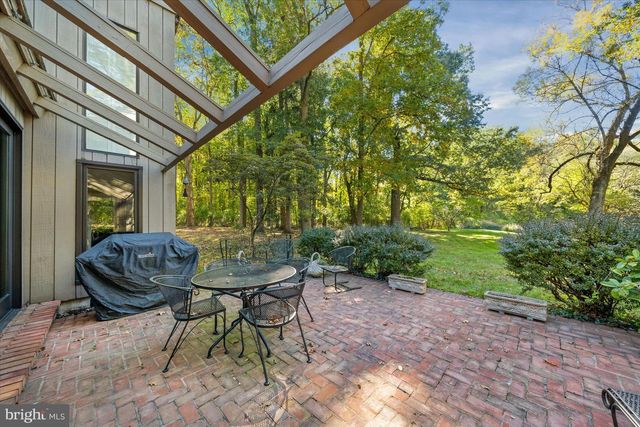 6 CARRIAGE RD, Greenville, DE 19807