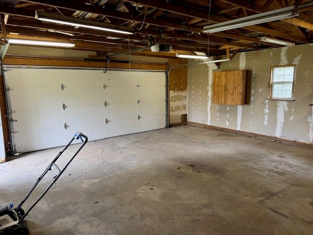 521 McClure, Sharon, PA 16146