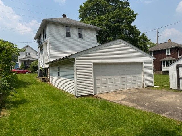 521 McClure, Sharon, PA 16146