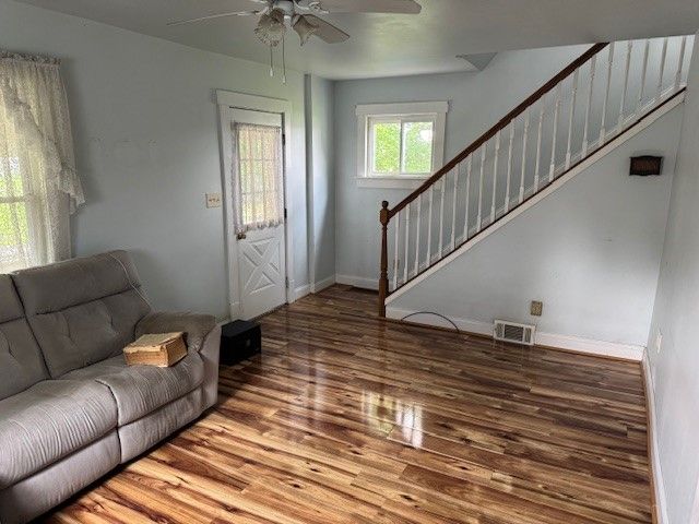 521 McClure, Sharon, PA 16146