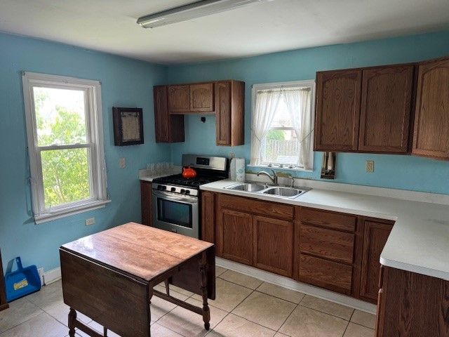 521 McClure, Sharon, PA 16146