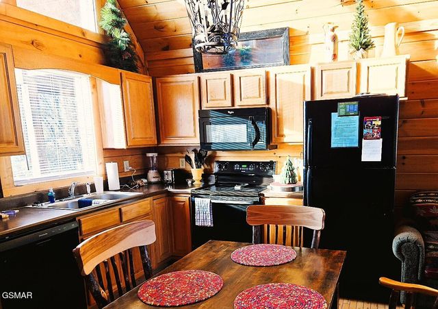 1529 Boo Boos Way, Sevierville, TN 37862