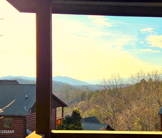 1529 Boo Boos Way, Sevierville, TN 37862