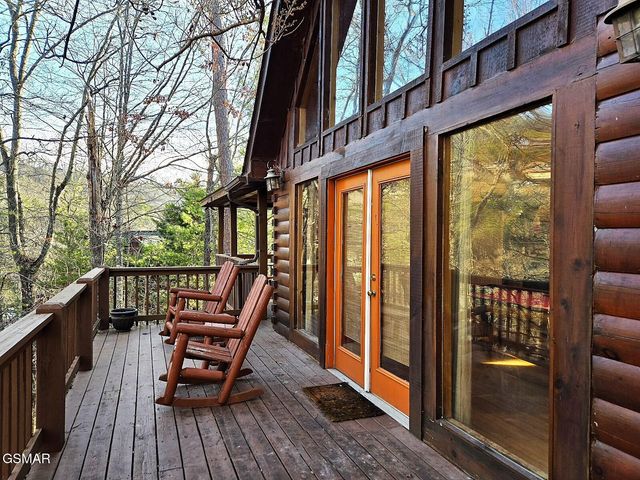 1529 Boo Boos Way, Sevierville, TN 37862