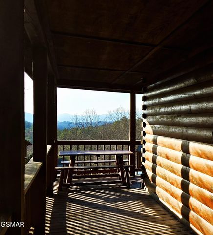 1529 Boo Boos Way, Sevierville, TN 37862