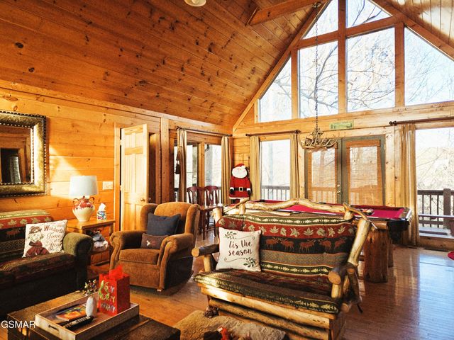 1529 Boo Boos Way, Sevierville, TN 37862