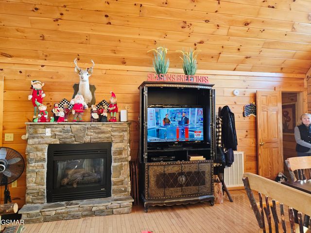 1529 Boo Boos Way, Sevierville, TN 37862