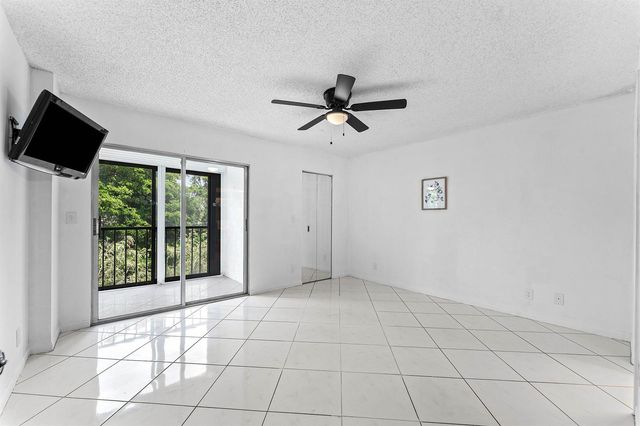 7301 Amberly Lane 402, Delray Beach, FL 33446