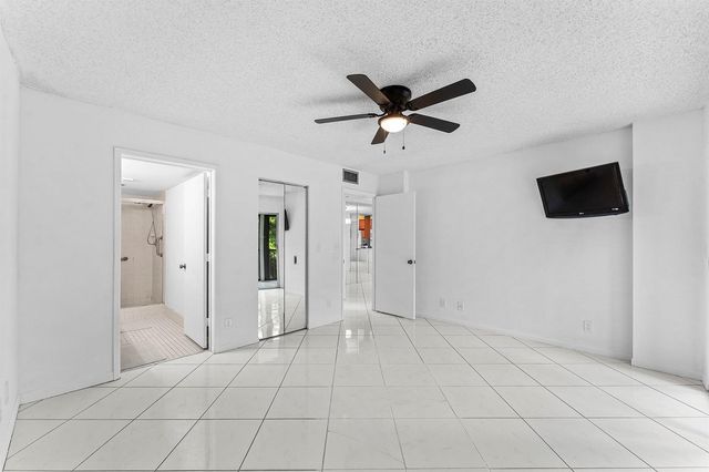 7301 Amberly Lane 402, Delray Beach, FL 33446