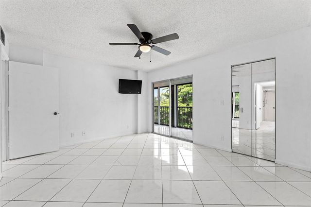 7301 Amberly Lane 402, Delray Beach, FL 33446