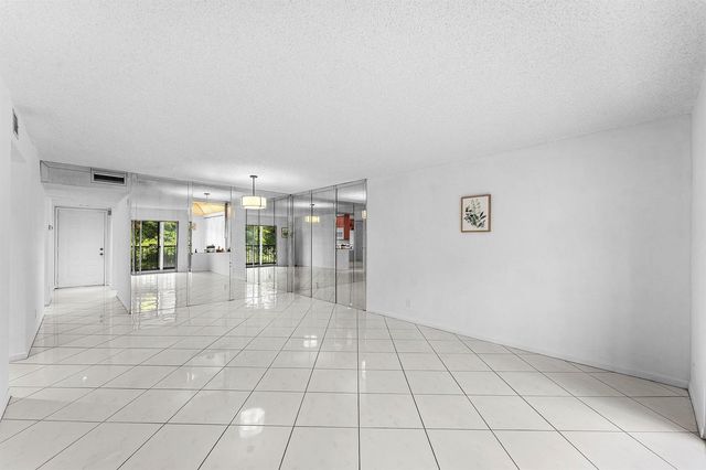 7301 Amberly Lane 402, Delray Beach, FL 33446