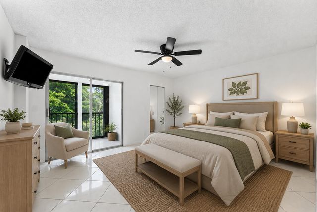 7301 Amberly Lane 402, Delray Beach, FL 33446